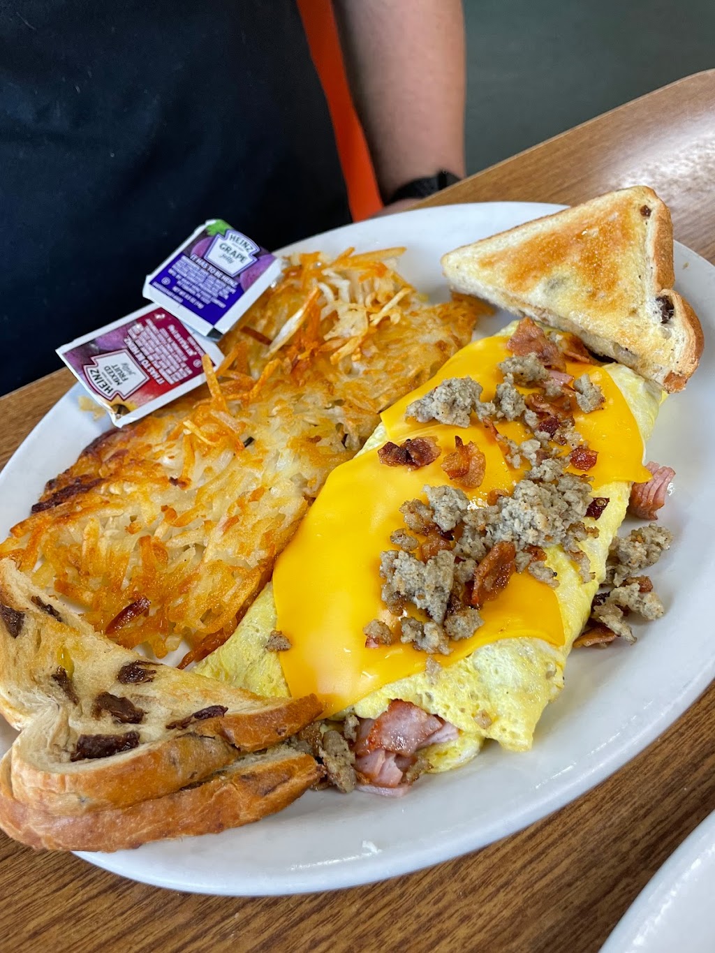 Hank & Kates | cafe | 1417 Central Blvd, Bull Shoals, AR 72619, USA | 8704454433 OR +1 870-445-4433