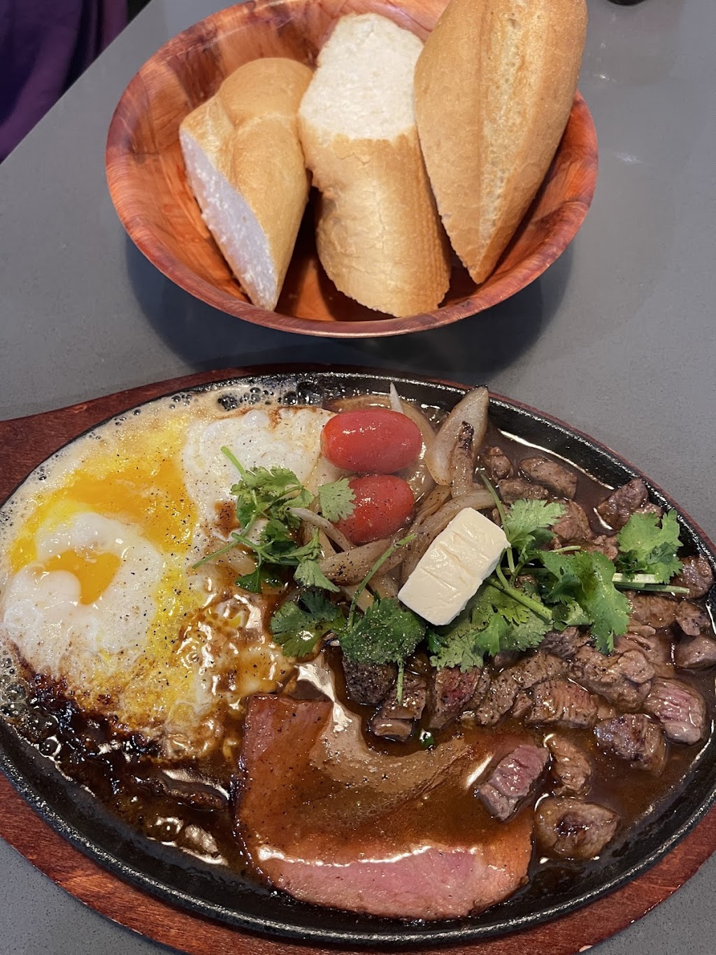 Saigon Brothers | restaurant | 21833 Ventura Blvd, Woodland Hills, CA 91364, USA | 8188359408 OR +1 818-835-9408