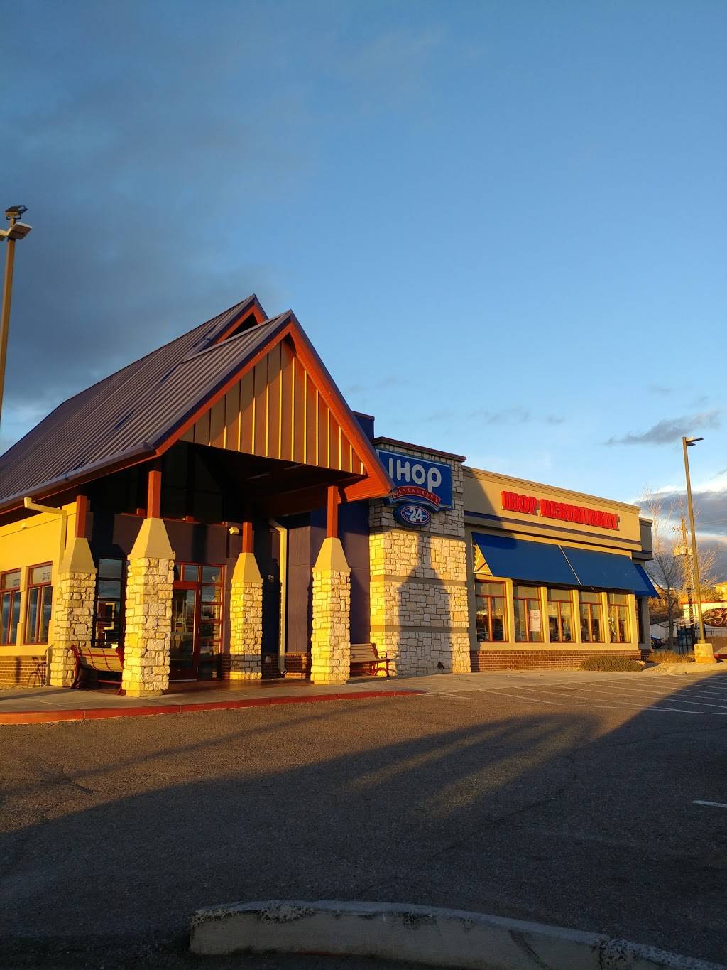 IHOP | restaurant | 2020 Buena Vista Dr SE, Albuquerque, NM 87106, USA | 5052433048 OR +1 505-243-3048