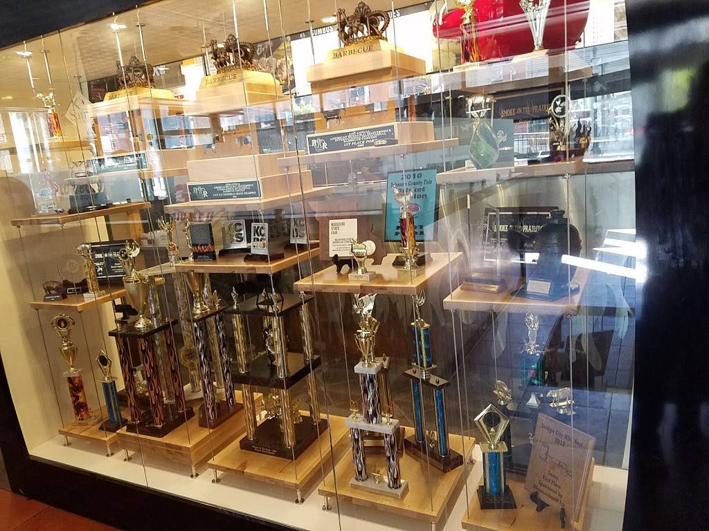 Plowboys Barbeque | restaurant | 1111 Main St, Kansas City, MO 64105, USA | 8162217569 OR +1 816-221-7569