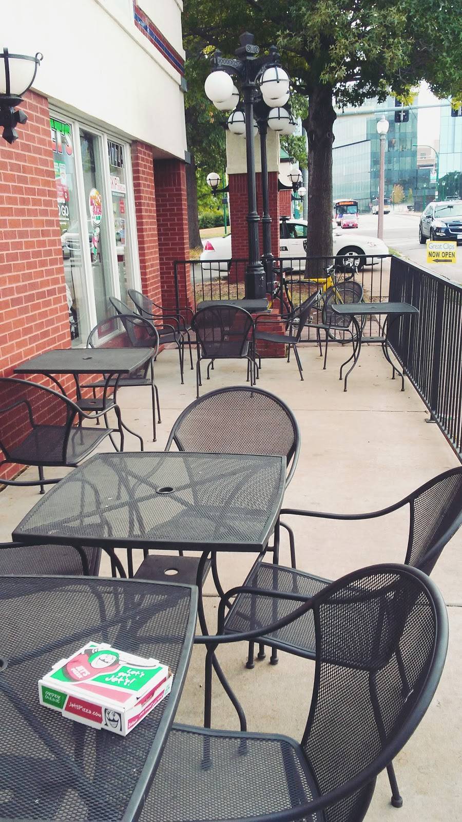 Jets Pizza | meal delivery | 4497 Forest Park Ave, St. Louis, MO 63108, USA | 3144491118 OR +1 314-449-1118