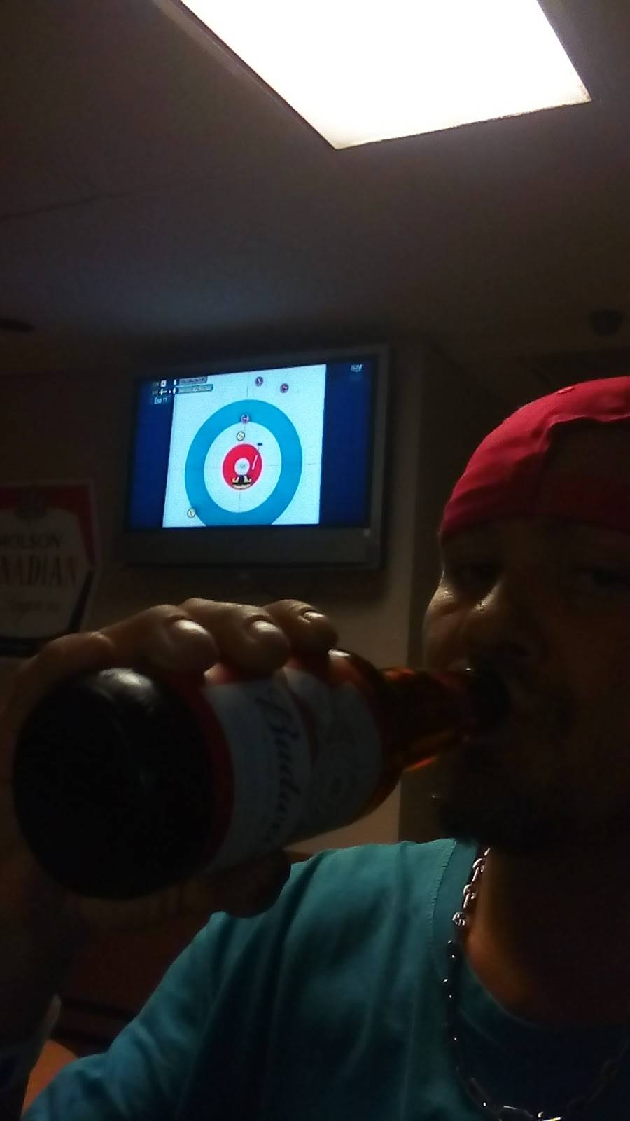 Sharkys Bar & Grill | restaurant | 247 Welland Ave, St. Catharines, ON L2R 2P6, Canada | 9056857480 OR +1 905-685-7480