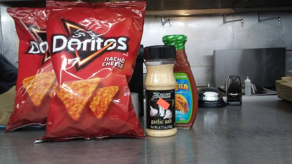 Lous Deli | restaurant | 19440 W Seven Mile Rd, Detroit, MI 48219, USA | 3135380274 OR +1 313-538-0274