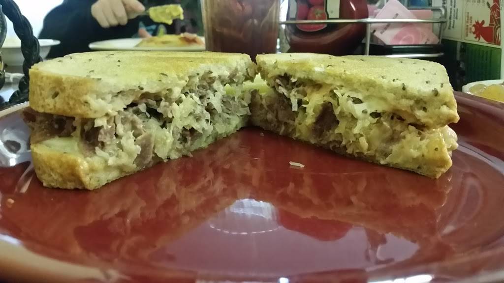 Clouds Country Cooking | restaurant | 1028 N College St #8, Harrodsburg, KY 40330, USA | 8597340086 OR +1 859-734-0086