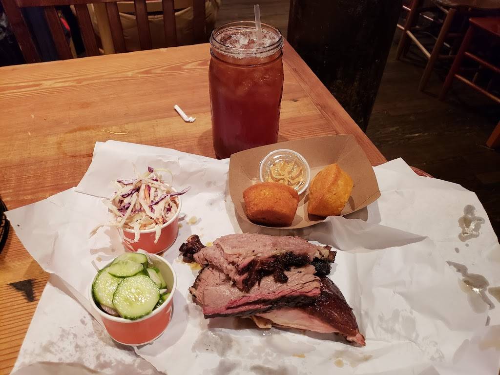 Hill Country Barbecue Market | restaurant | 410 7th St NW, Washington, DC 20004, USA | 2025562050 OR +1 202-556-2050