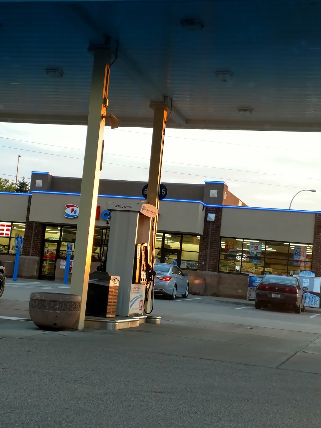 Holiday Stationstores | cafe | 189 Cheshire Ln, Plymouth, MN 55441, USA | 7634040599 OR +1 763-404-0599