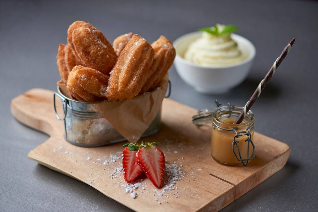 Lot41 Social Bar & Table | restaurant | 655 Dixon Rd, Etobicoke, ON M9W 1J3, Canada | 4162441711 OR +1 416-244-1711