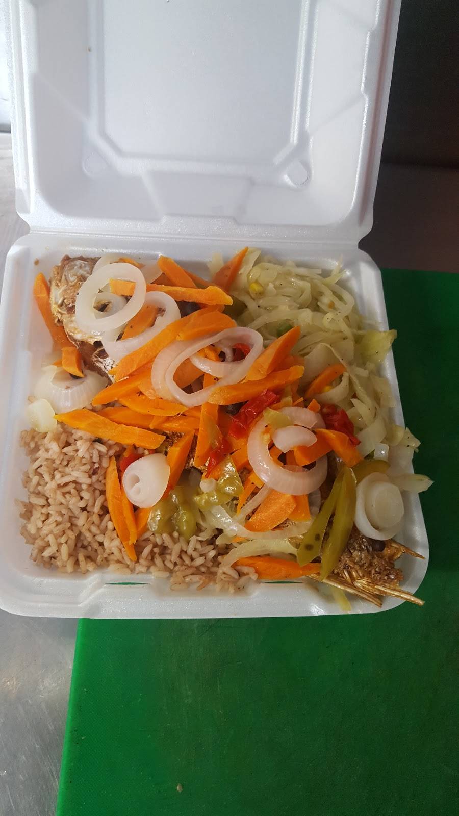 Jamaican Cafe On Wheels | restaurant | 2518 E Main St, Richmond, VA 23223, USA | 8043229766 OR +1 804-322-9766