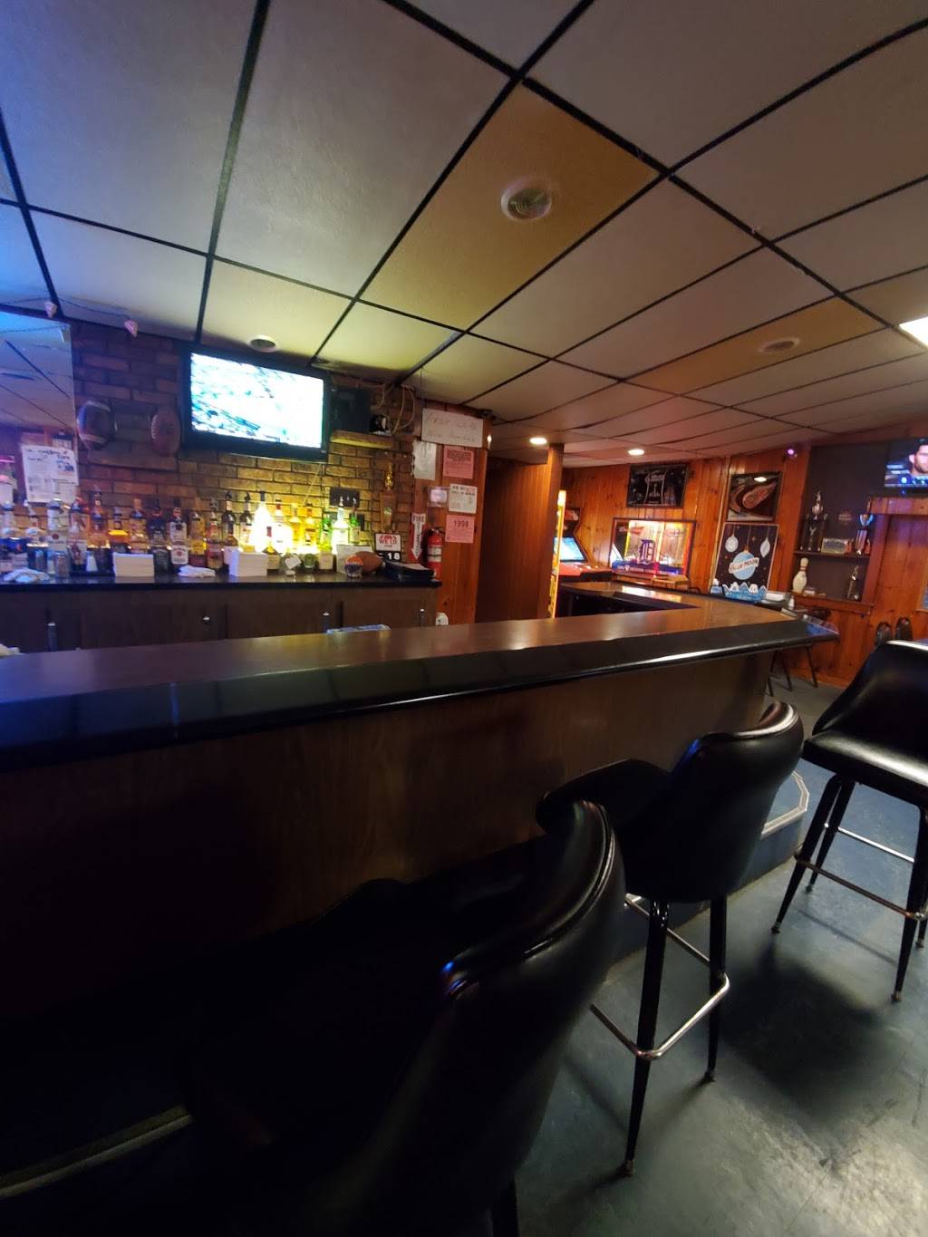 Woodys Place | restaurant | 124 N Midland St, Merrill, MI 48637, USA | 9896435565 OR +1 989-643-5565