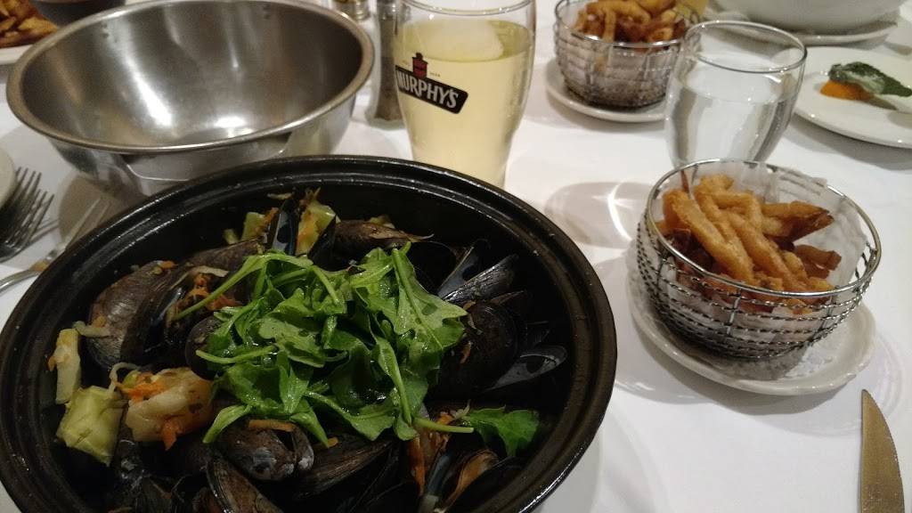 Comme Chez Soi Restaurant | restaurant | 297 Chemin du Bord-du-Lac, Pointe-Claire, QC H9S 4L4, Canada | 5146939555 OR +1 514-693-9555