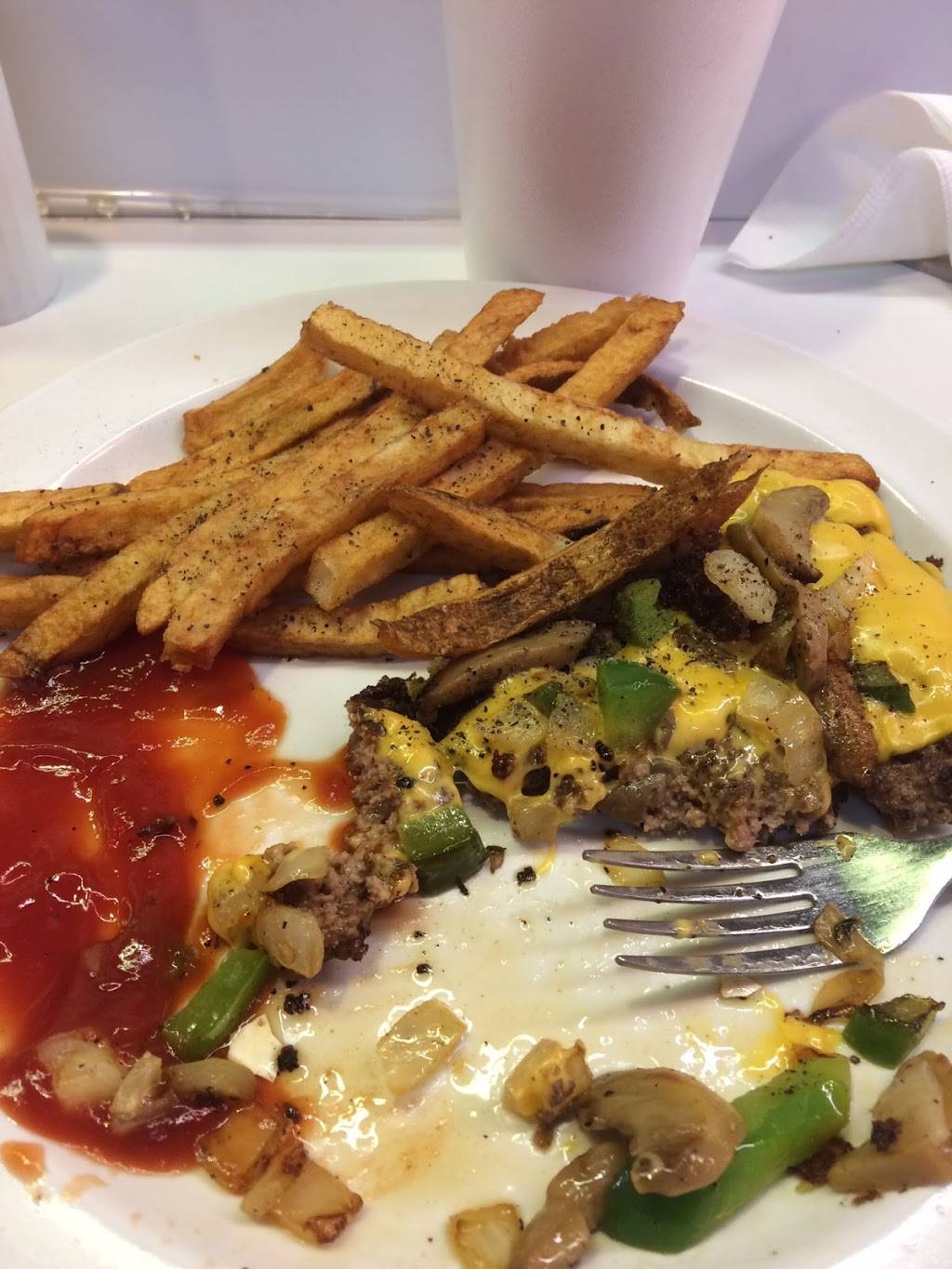 Shortys Grill | restaurant | 4115 Meeting St, Loris, SC 29569, USA | 8437561390 OR +1 843-756-1390