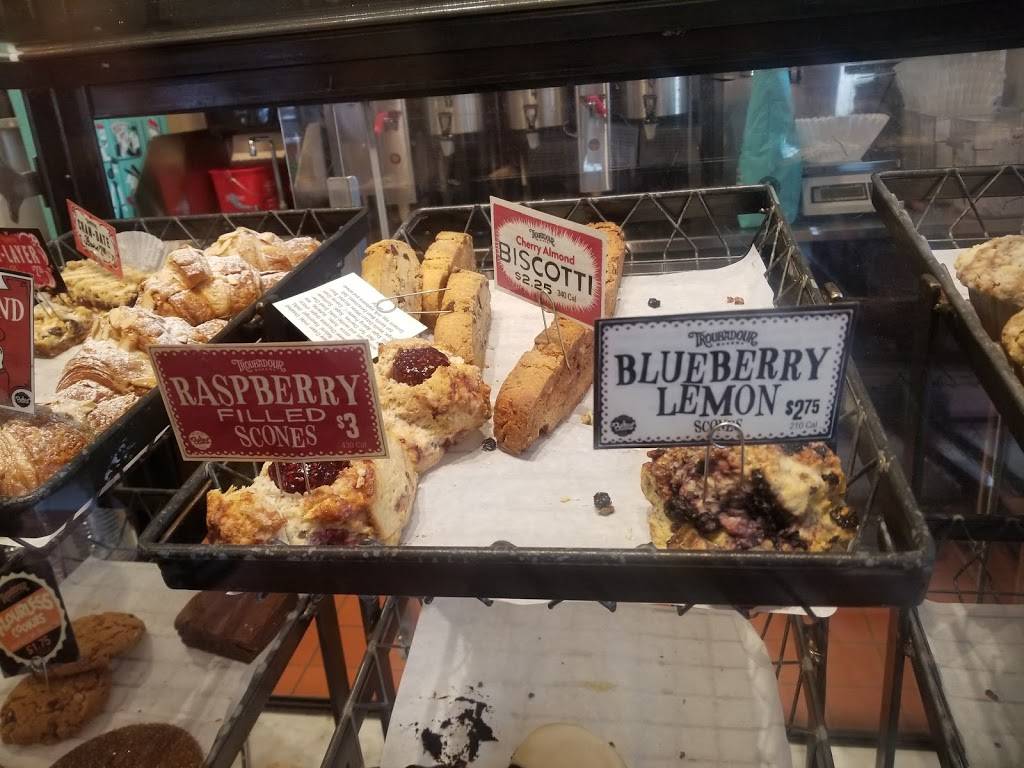 Colectivo Coffee - Lincoln Park | bakery | 2530 N Clark St, Chicago, IL 60614, USA | 7736878078 OR +1 773-687-8078