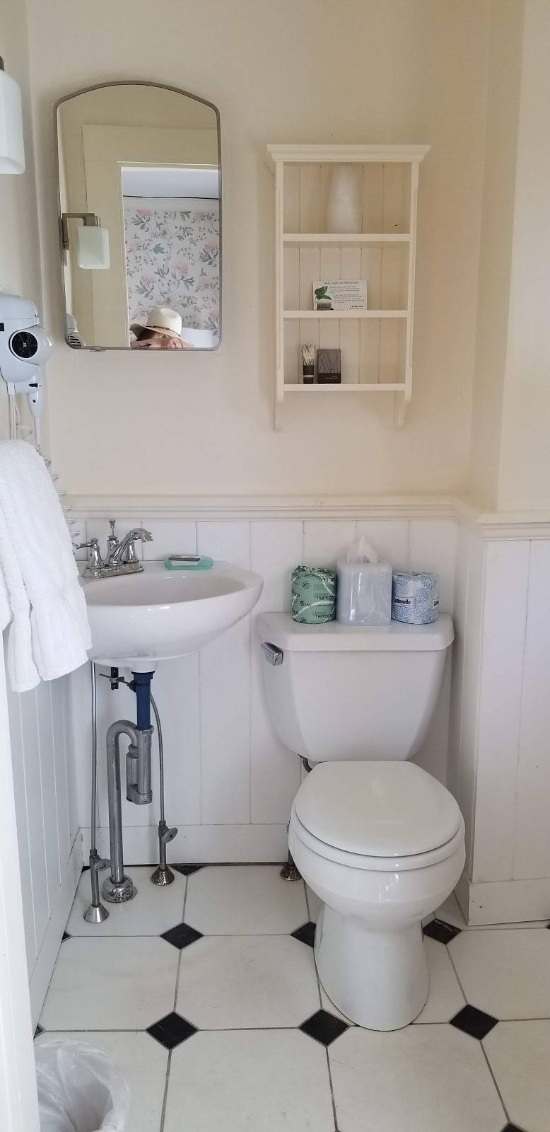 York Harbor Inn | restaurant | 480 York St, York Harbor, ME 03911, USA | 2073635119 OR +1 207-363-5119