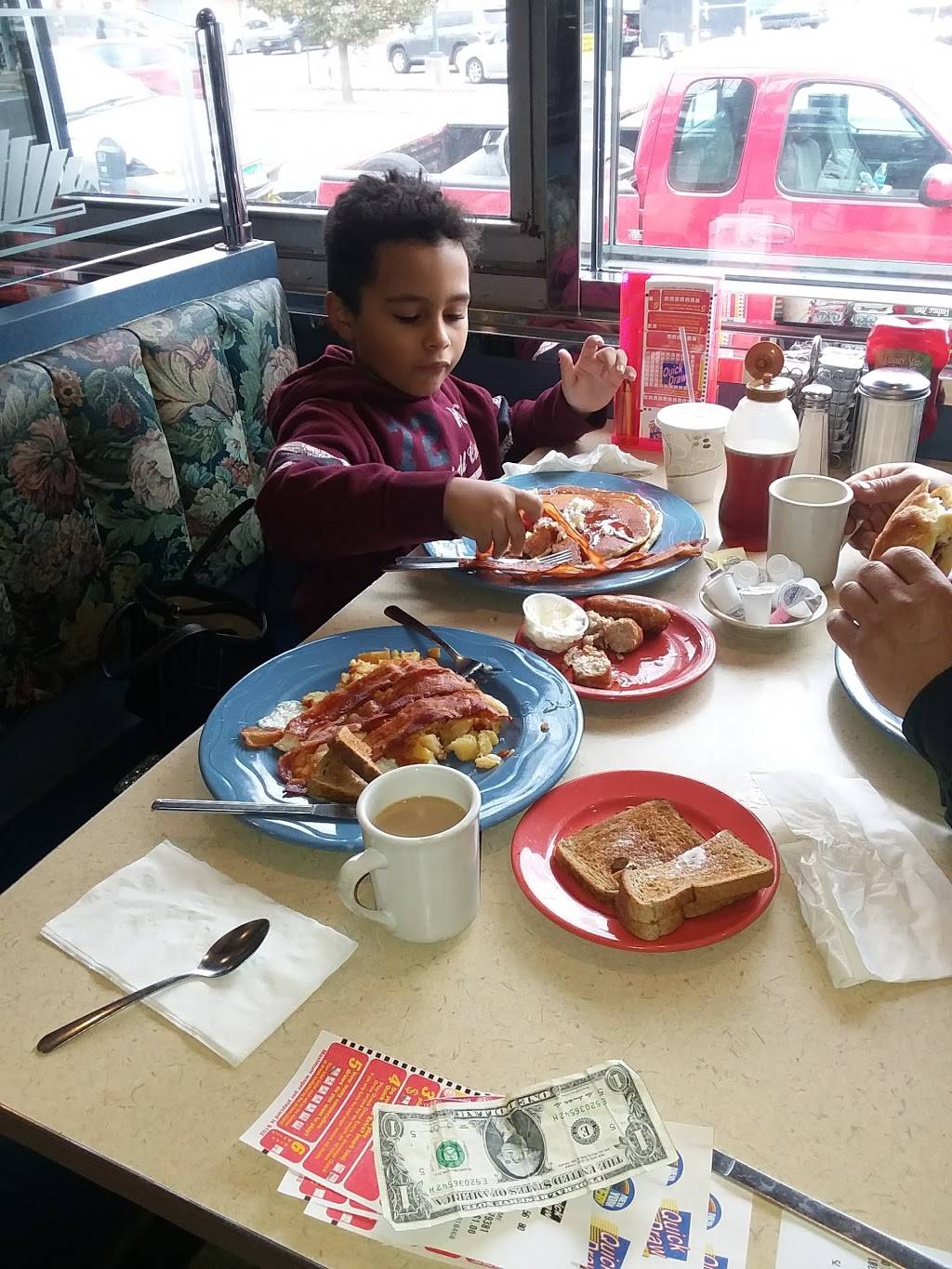 Broadway Lights Diner & Cafe | restaurant | 713 Broadway, Kingston, NY 12401, USA | 8453384280 OR +1 845-338-4280