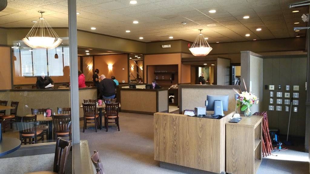 The Hidden Backyard | restaurant | 7375 Royalton Rd, North Royalton, OH 44133, USA | 4406289888 OR +1 440-628-9888