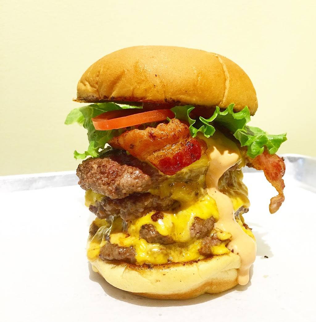 Smacks Burgers & Shakes | restaurant | 2407 Bee Ridge Rd, Sarasota, FL 34239, USA | 9419227673 OR +1 941-922-7673
