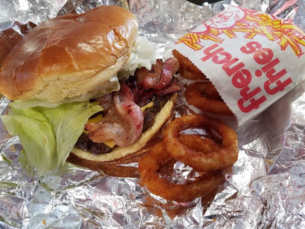 Hot Dog Station | restaurant | 4742 N Kimball Ave, Chicago, IL 60625, USA | 7735882580 OR +1 773-588-2580