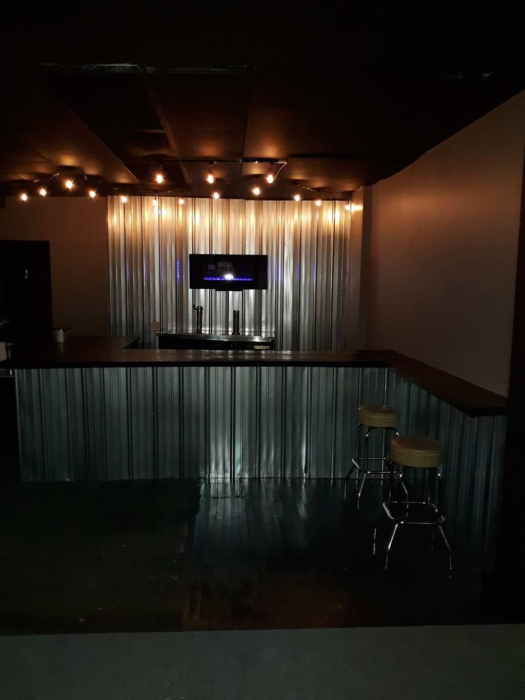 Social 22 | restaurant | 14 State St, Struthers, OH 44471, USA | 2348550069 OR +1 234-855-0069