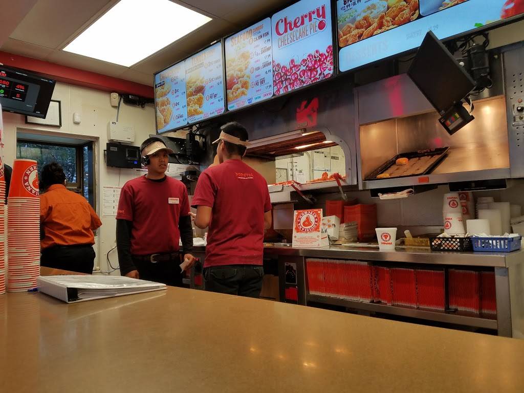 Popeyes Louisiana Kitchen | restaurant | 1790 Algonquin Rd, Mt Prospect, IL 60056, USA | 8477189000 OR +1 847-718-9000