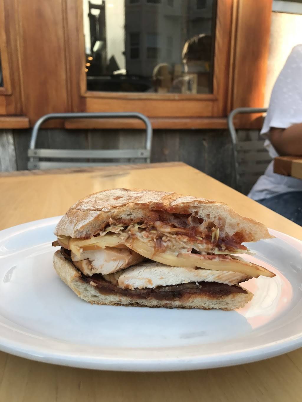 Blue Barn Chestnut | meal takeaway | 2105 Chestnut St, San Francisco, CA 94123, USA | 4154413232 OR +1 415-441-3232