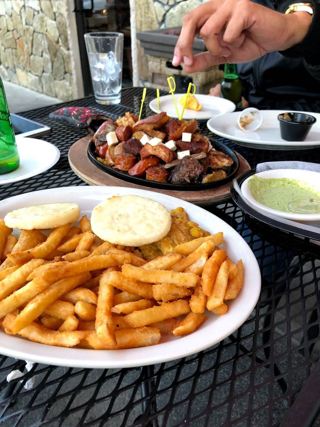 La Casona Restaurant | restaurant | 768 Broad St, Central Falls, RI 02863, USA | 4017270002 OR +1 401-727-0002