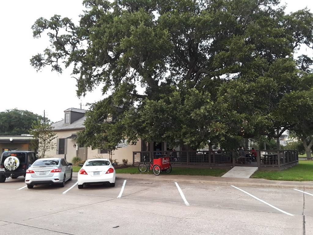 Brodys | restaurant | 104 N Parking Pl, Lake Jackson, TX 77566, USA | 9792669538 OR +1 979-266-9538