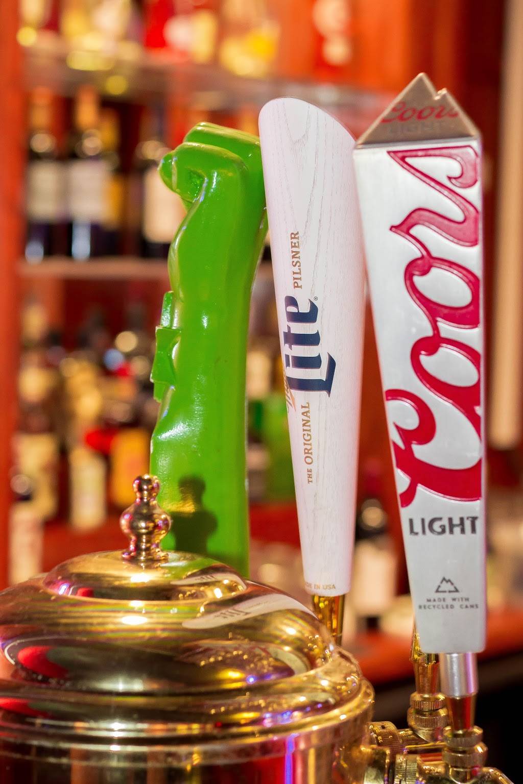 Lucky Bernies Fox Lake | restaurant | 1 Nippersink Blvd, Fox Lake, IL 60020, USA | 8476295600 OR +1 847-629-5600