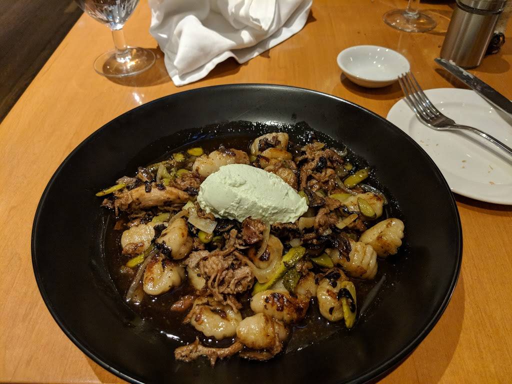 Bistro La Seigneurie | restaurant | 392 Rue Notre Dame, Montebello, QC J0V 1L0, Canada | 8194236341 OR +1 819-423-6341