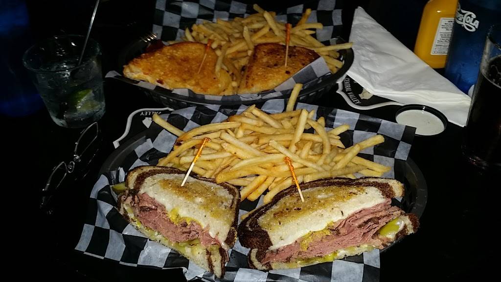 Field House | restaurant | 2042 E Copper Ave #101, Fresno, CA 93730, USA | 5594338750 OR +1 559-433-8750