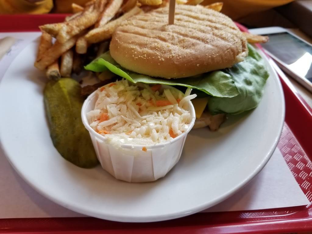 Louis Luncheonette Inc | restaurant | 260 Rue King Ouest, Sherbrooke, QC J1H 1P9, Canada | 8195636940 OR +1 819-563-6940