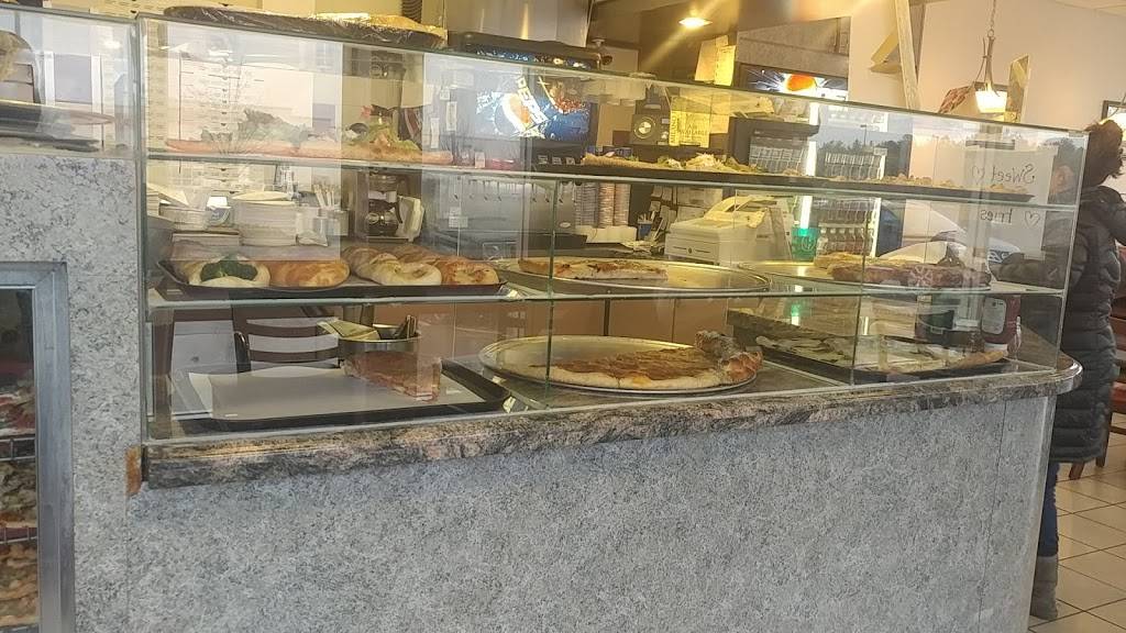 Milano Pizza | restaurant | 10 Farber Dr # 33, Bellport, NY 11713, USA | 6317760982 OR +1 631-776-0982