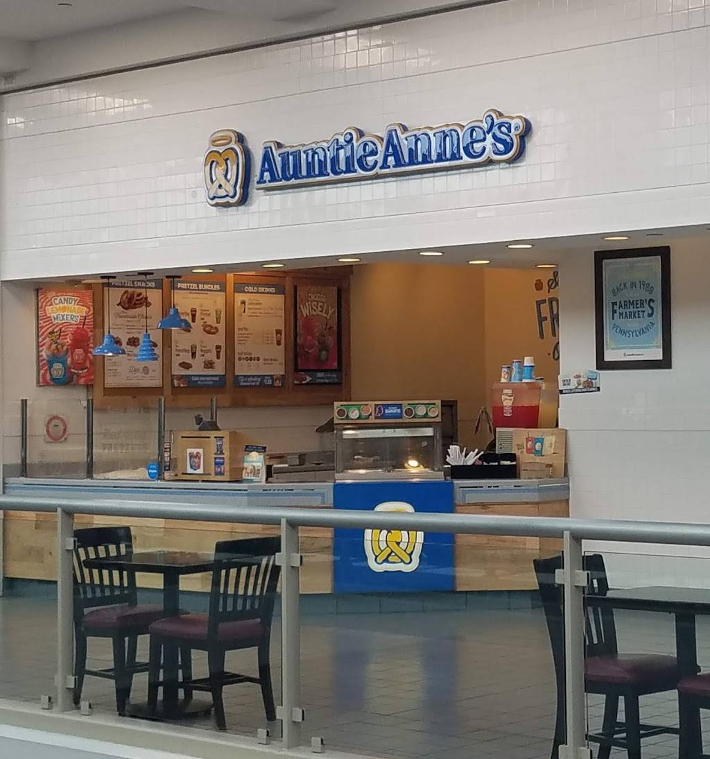 Auntie Annes | cafe | 2800 N Main St Space 702, Santa Ana, CA 92701, USA | 7145419396 OR +1 714-541-9396