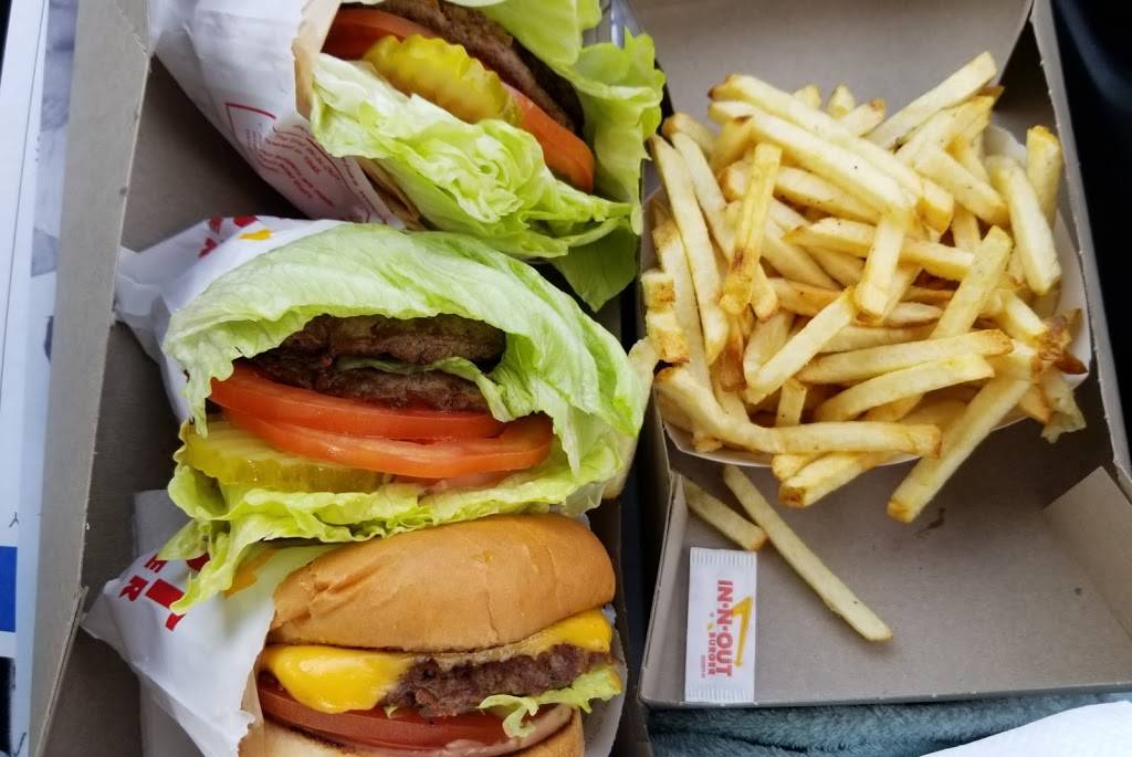 In-N-Out Burger | restaurant | 4115 Campus Dr, Irvine, CA 92612, USA | 8007861000 OR +1 800-786-1000