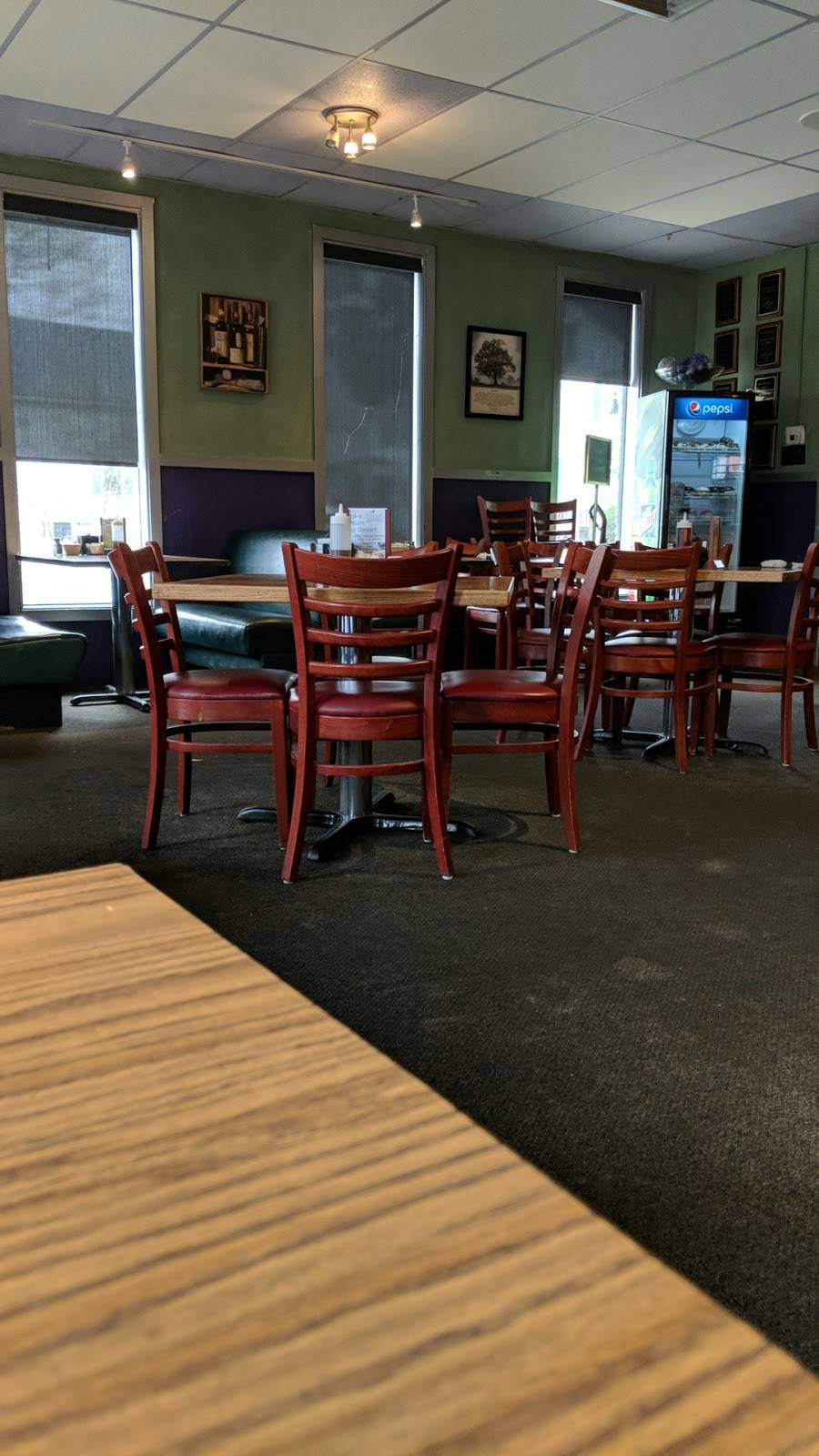 Lisas Restaurant & Lounge | restaurant | 15 Bangor St, Augusta, ME 04330, USA | 2076210599 OR +1 207-621-0599