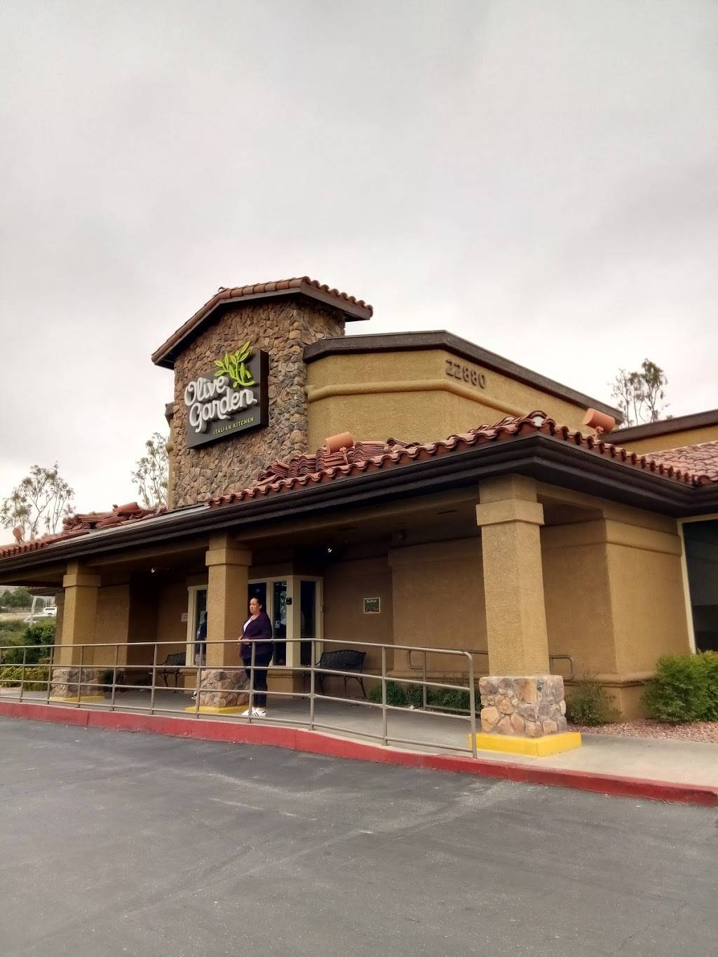 Olive Garden Italian Restaurant | meal takeaway | 22880 Centerpoint Dr, Moreno Valley, CA 92553, USA | 9516563531 OR +1 951-656-3531