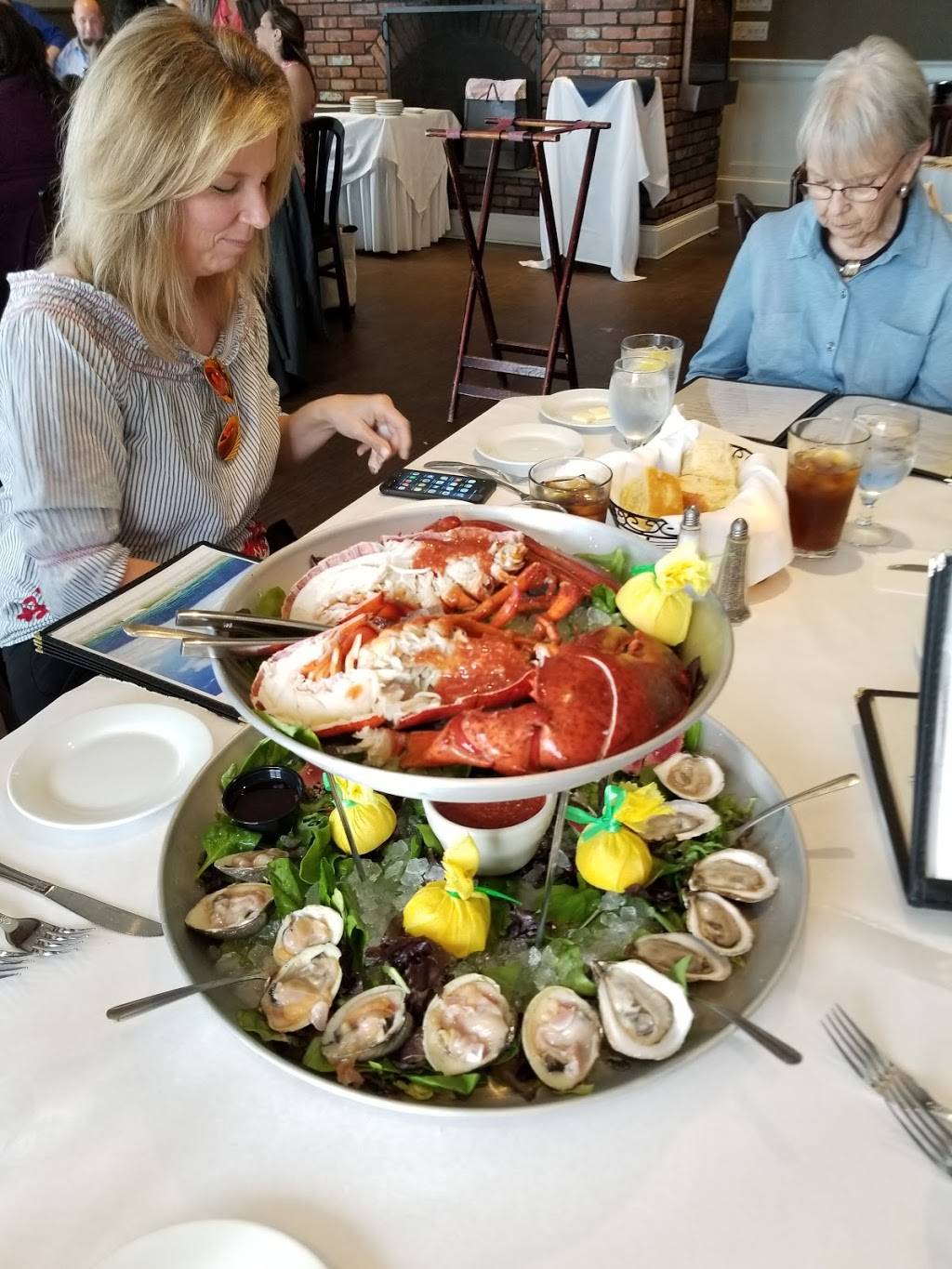Walls Wharf Restaurant and Catering | restaurant | 18 Greenwich Ave, Bayville, NY 11709, USA | 5166289696 OR +1 516-628-9696