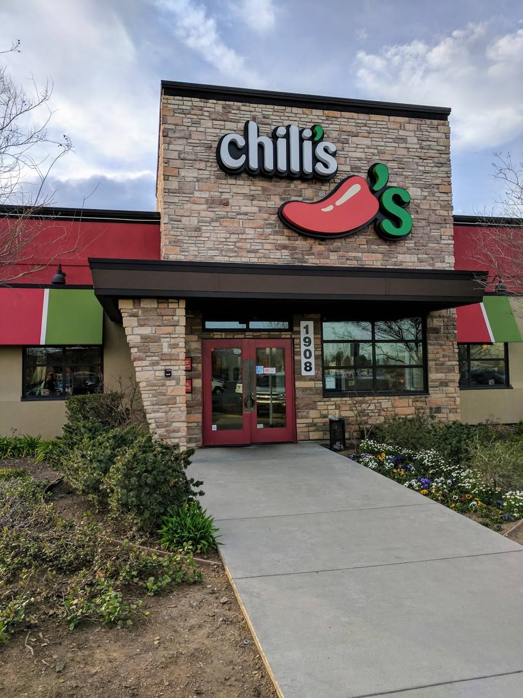Chilis Grill & Bar | meal takeaway | 1908 E 20th St, Chico, CA 95928, USA | 5303451687 OR +1 530-345-1687