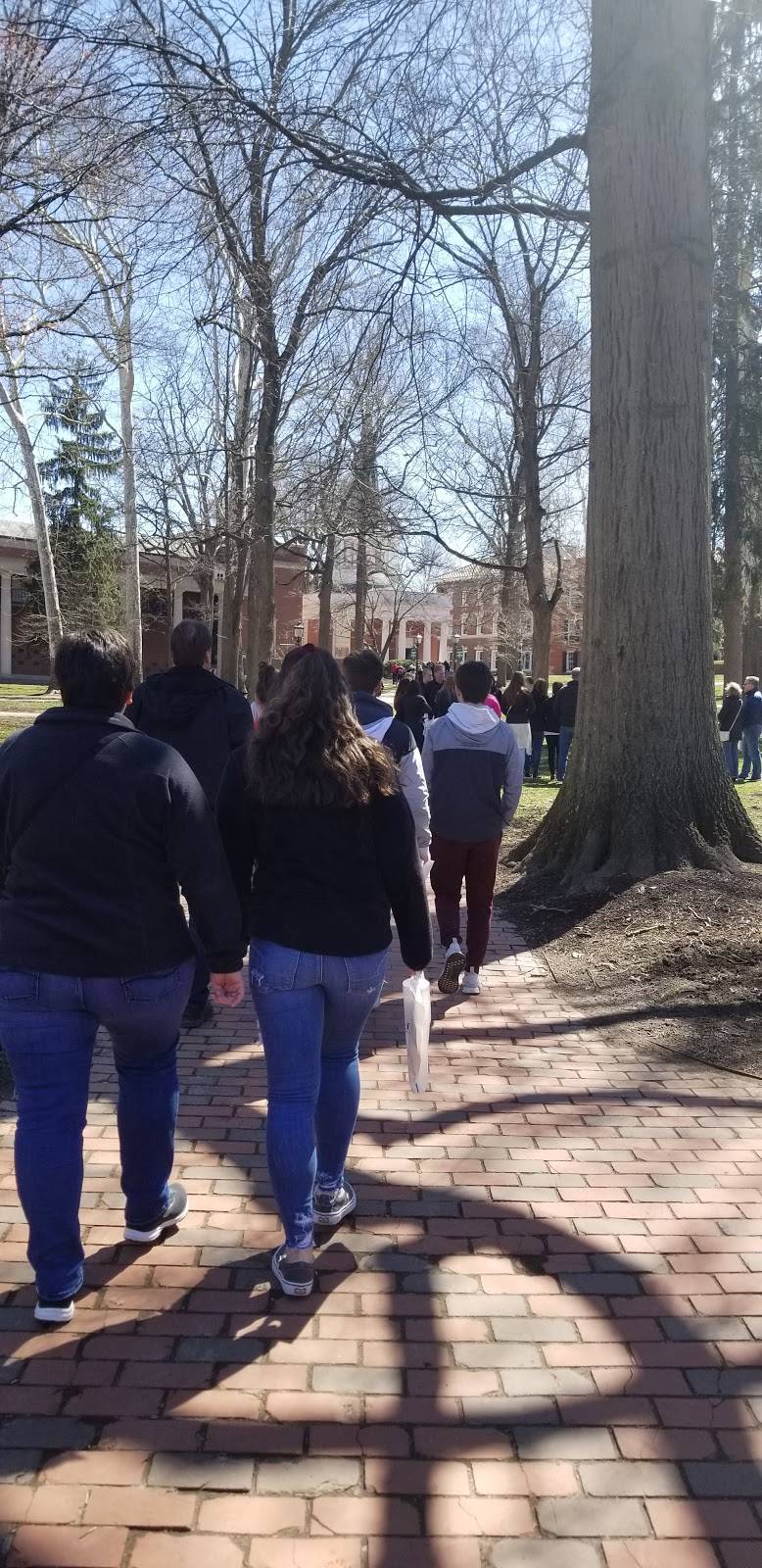 West 82 Food Court | restaurant | 1 Park Pl, Athens, OH 45701, USA | 7405979057 OR +1 740-597-9057