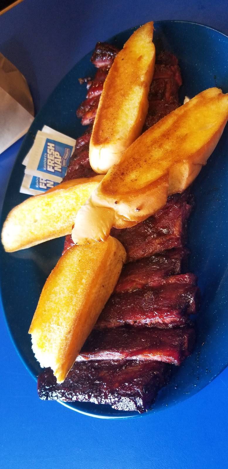 Bandanas Bar-B-Q | restaurant | 4608 N Illinois St, Fairview Heights, IL 62208, USA | 6182222060 OR +1 618-222-2060