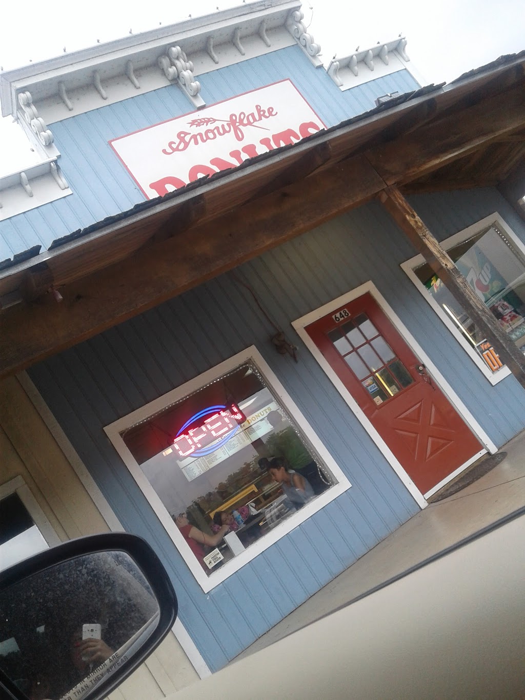 Snow Flake Donuts | bakery | 648 TX-16 S, Bandera, TX 78003, USA | 8307967715 OR +1 830-796-7715