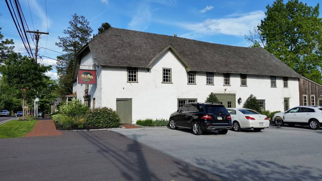 Four Dogs Tavern | restaurant | 1300 W Strasburg Rd, West Chester, PA 19382, USA | 6106924367 OR +1 610-692-4367