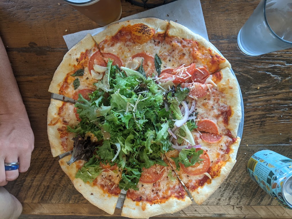 Martollis Authentic Hand-Tossed Pizza | restaurant | 220 W Cascade Ave, Sisters, OR 97759, USA | 5415498356 OR +1 541-549-8356