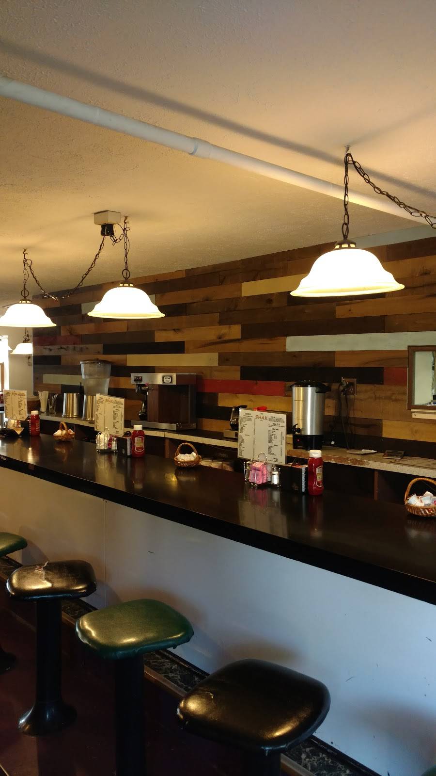 The Shak | restaurant | 14755 Gaskill Dr NE, Alliance, OH 44601, USA | 3308233101 OR +1 330-823-3101