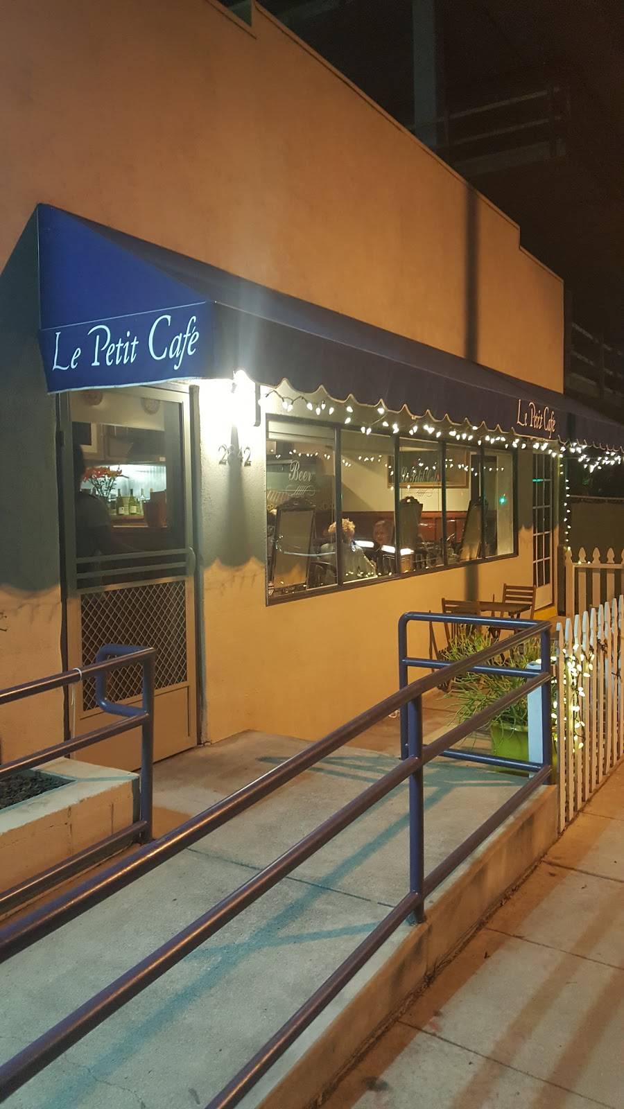 Le Petit Cafe | restaurant | 2842 Colorado Ave, Santa Monica, CA 90404, USA | 3108296792 OR +1 310-829-6792