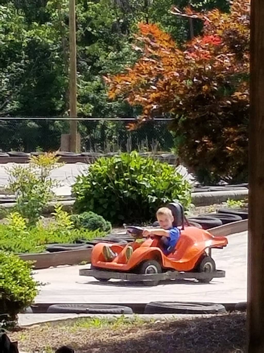 Chuckles | restaurant | 286 Chuckles Pkwy, Crossville, TN 38555, USA | 9314569100 OR +1 931-456-9100