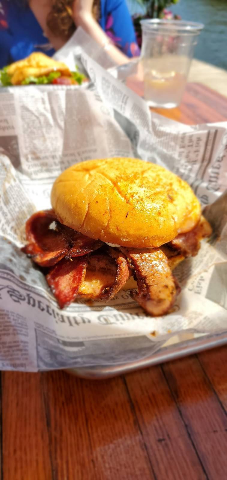 Octopus Beer Garden | restaurant | 152 N River Rd, Mt Clemens, MI 48043, USA | 5862211531 OR +1 586-221-1531