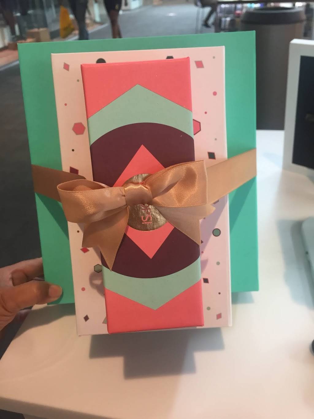 Woops! Macarons (Jersey Gardens) | bakery | 651 Kapkowski Rd, Elizabeth, NJ 07201, USA | 7323185094 OR +1 732-318-5094