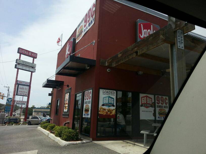 Jack in the Box | restaurant | 1619 Bandera Rd, San Antonio, TX 78228, USA | 2104339714 OR +1 210-433-9714