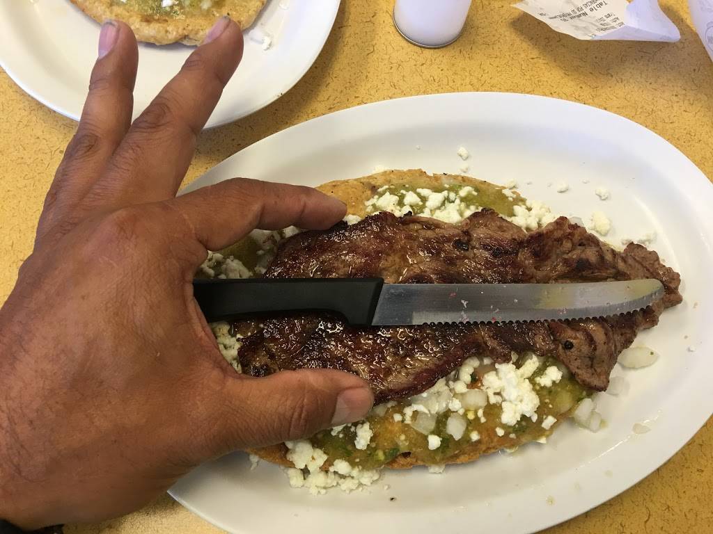 El Huarache Veloz | restaurant | 6801 Woodman Ave, Van Nuys, CA 91405, USA | 8187809984 OR +1 818-780-9984