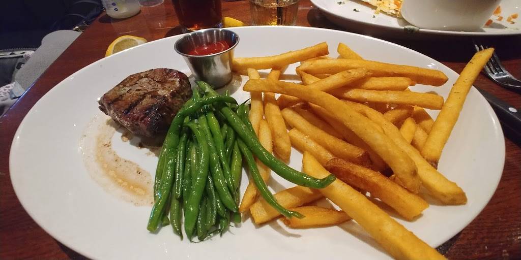 Houlihans | restaurant | Prestonwood Houlihan’s, 5225 Belt Line Rd #220, Dallas, TX 75254, USA | 9723860689 OR +1 972-386-0689